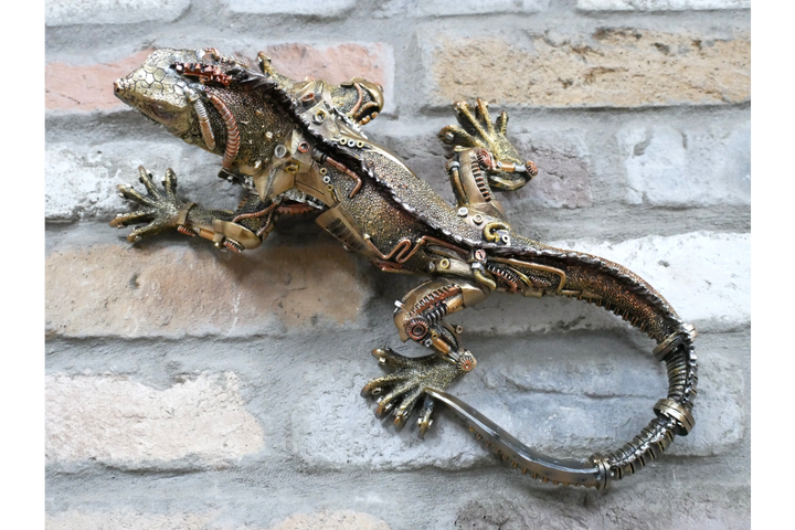 Industrial Steampunk Resin Lizard Wall Sculpture Unique Decorative Accent