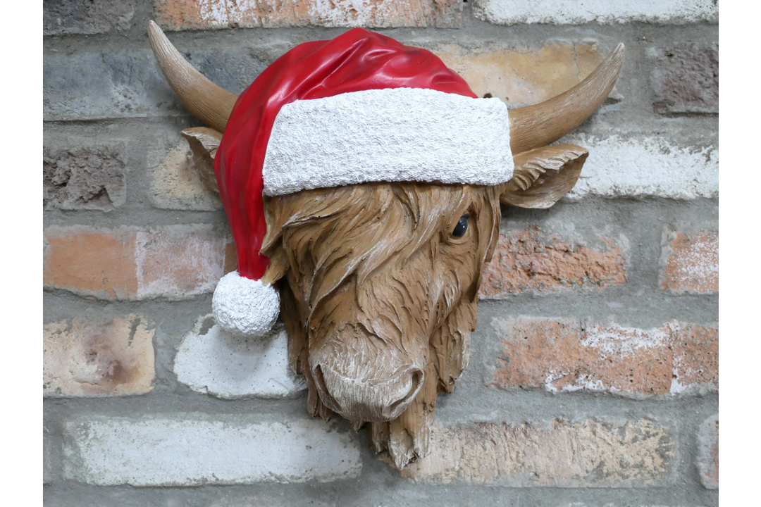 Christmas Cow Head Wall Decoration with Santa Hat – Festive Resin Holiday Décor