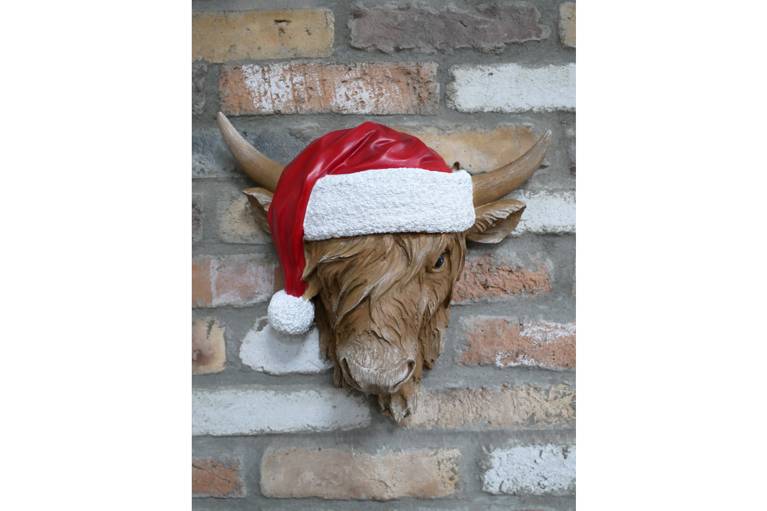 Christmas Cow Head Wall Decoration with Santa Hat – Festive Resin Holiday Décor