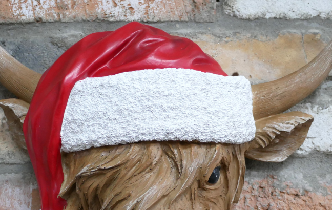 Christmas Cow Head Wall Decoration with Santa Hat – Festive Resin Holiday Décor