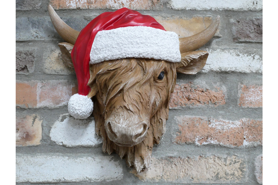 Christmas Cow Head Wall Decoration with Santa Hat – Festive Resin Holiday Décor