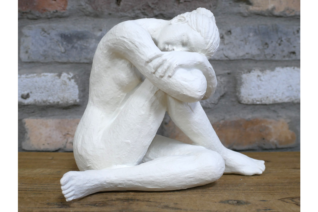 30cm White Sitting Lady Statue Figurine Elegant Home Décor Ornament Sculpture