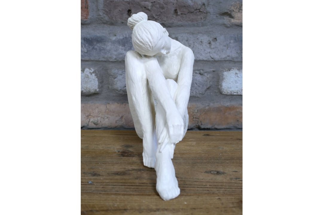 30cm White Sitting Lady Statue Figurine Elegant Home Décor Ornament Sculpture