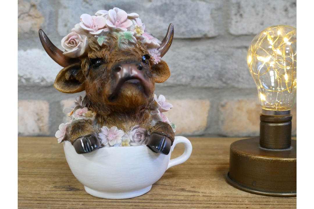 Highland Cow in Tea Cup Figurine – Decorative Animal Ornament