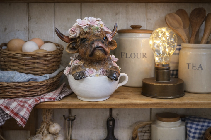 Highland Cow in Tea Cup Figurine – Decorative Animal Ornament
