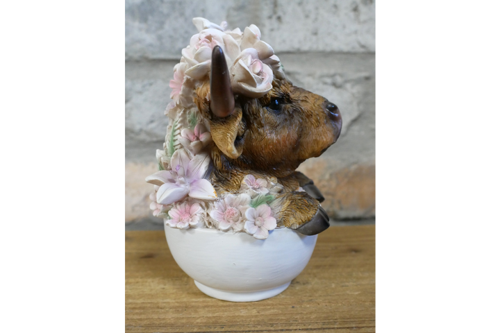 Highland Cow in Tea Cup Figurine – Decorative Animal Ornament