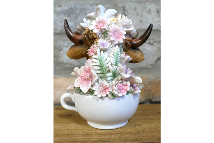 Highland Cow in Tea Cup Figurine – Decorative Animal Ornament