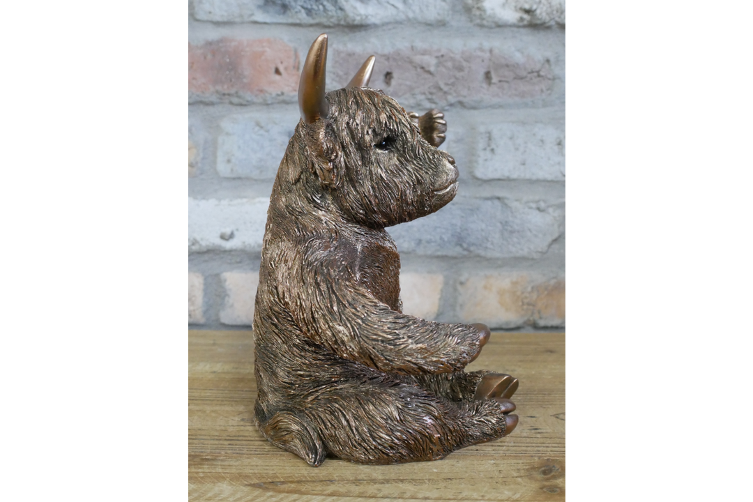 Highland Cow Wine & Glass Holder– Decorative Rustic Animal Wine Bottle Stand & Display