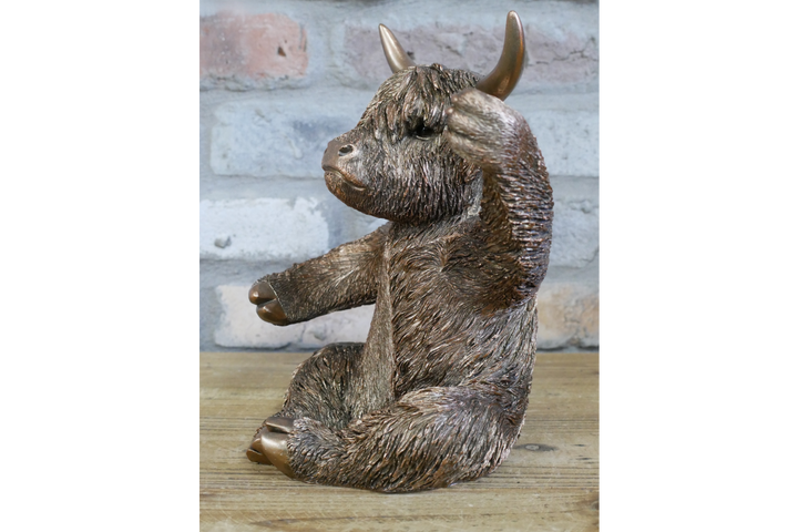 Highland Cow Wine & Glass Holder– Decorative Rustic Animal Wine Bottle Stand & Display