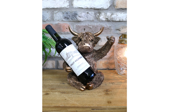 Highland Cow Wine & Glass Holder– Decorative Rustic Animal Wine Bottle Stand & Display