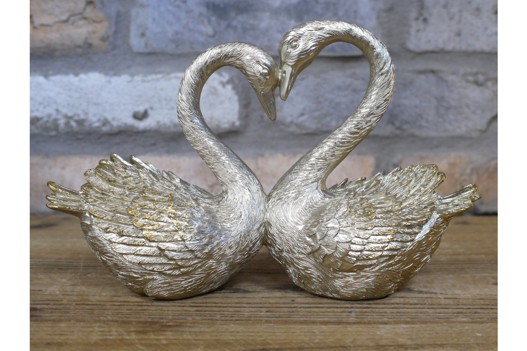 Love Swans Ornament – Pair of Elegant Swan Figurines for Home & Garden
