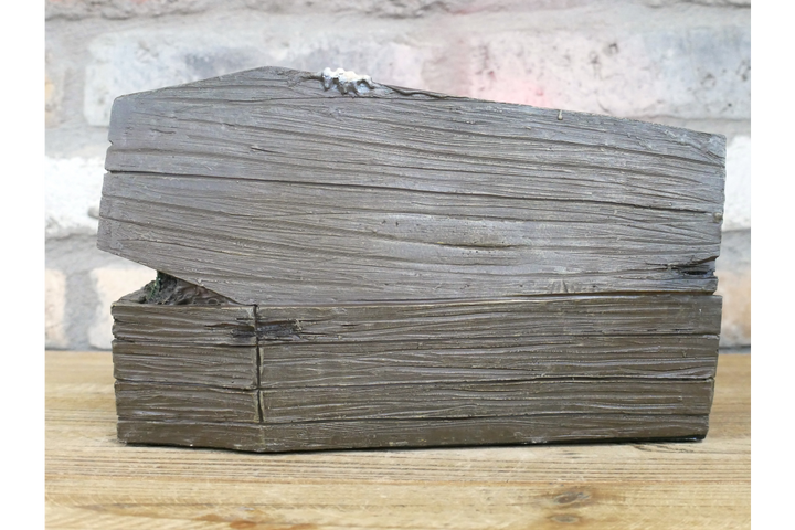 Skeleton in a Coffin Ornament – Gothic Halloween Skeleton Display Décor