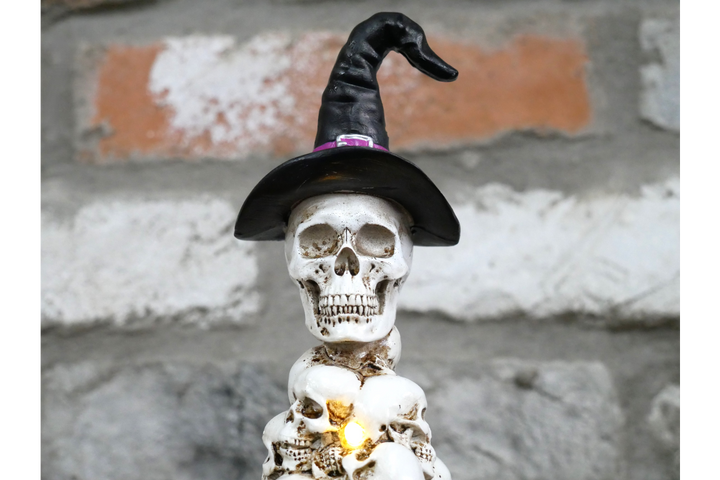 Skulls in Cauldron Ornament – Gothic Halloween Skull Cauldron Décor