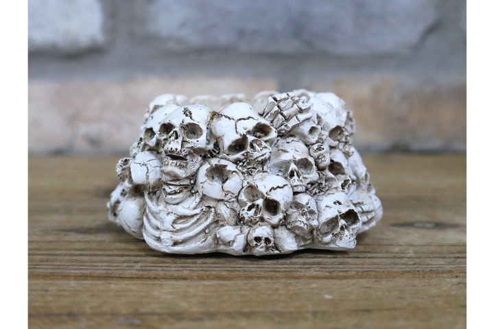 Skull Candle Holder – Gothic Resin Skull Tealight & Pillar Candle Décor Ornament
