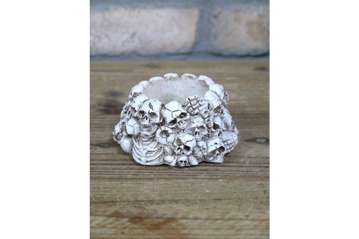 Skull Candle Holder – Gothic Resin Skull Tealight & Pillar Candle Décor Ornament