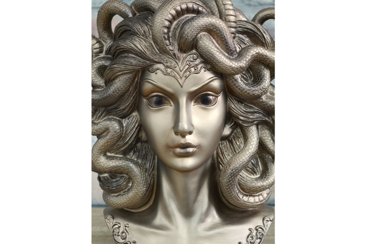 Medusa Bust Sculpture – Gothic Greek Mythology Resin Statue Home Décor