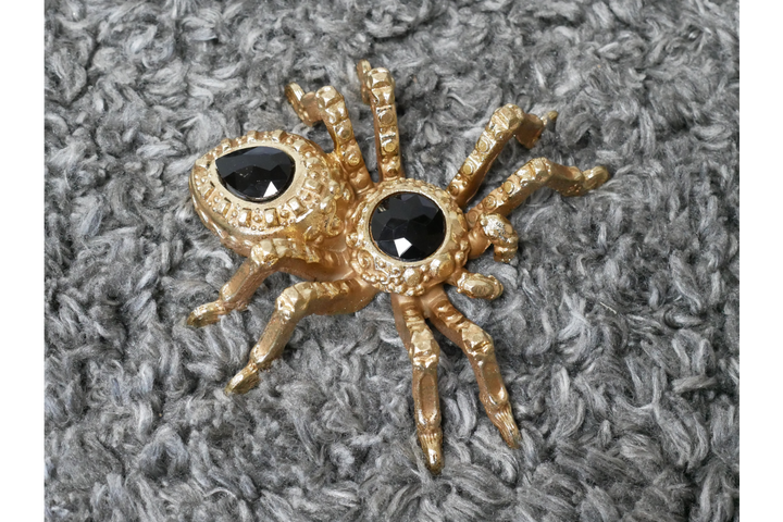 Golden Spider Decorative Figurine | Premium Animal Home Decor Accessory