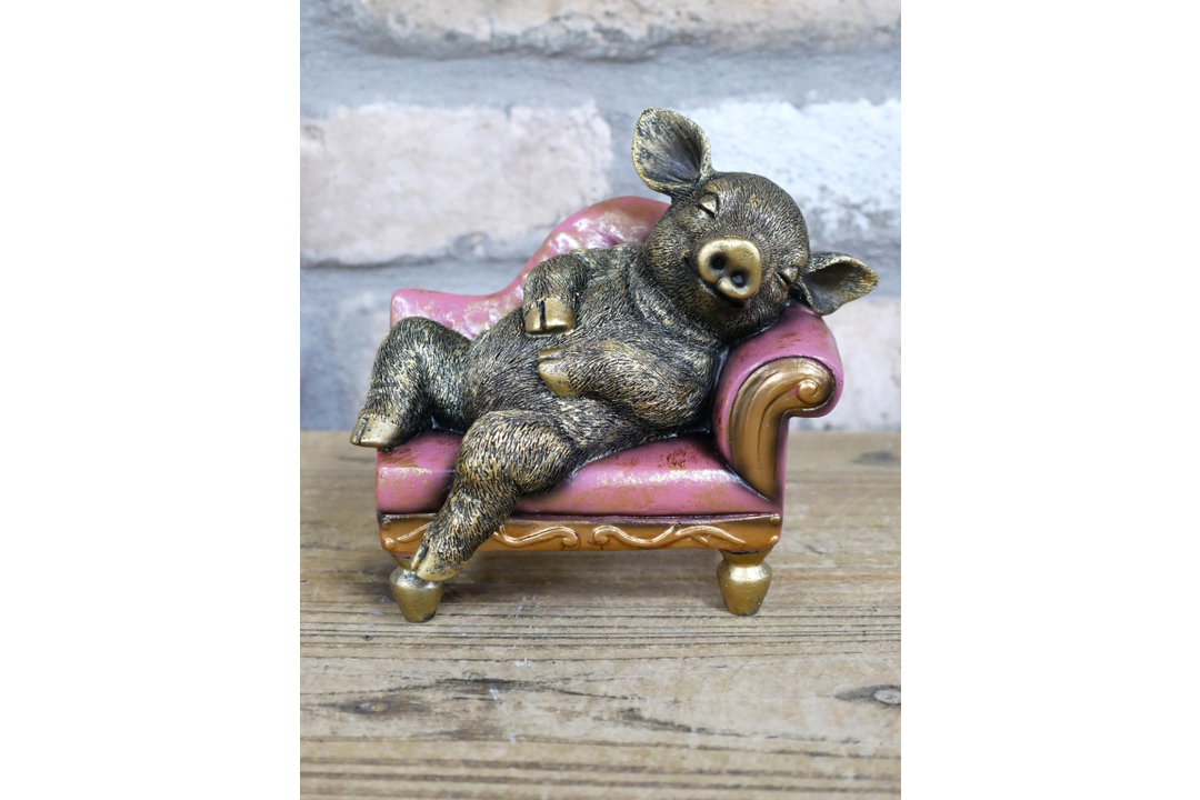 Pig on Chaise Lounge Ornament – Quirky Animal Figurine & Unique Home Décor