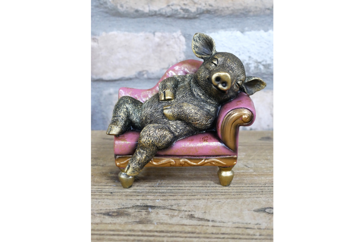 Pig on Chaise Lounge Ornament – Quirky Animal Figurine & Unique Home Décor