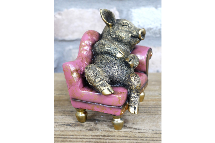 Pig on Chaise Lounge Ornament – Quirky Animal Figurine & Unique Home Décor