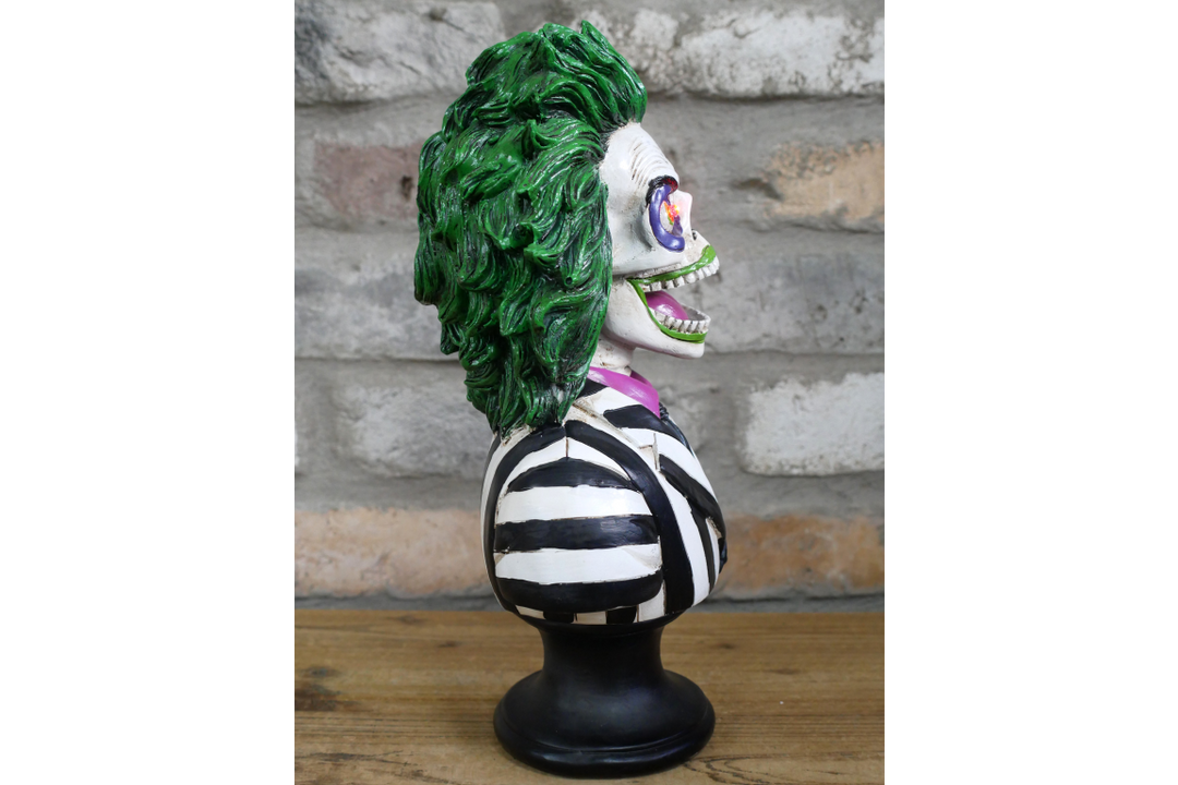 Light-Up Skeleton Bust Ornament – Gothic LED Skull Statue Halloween Décor