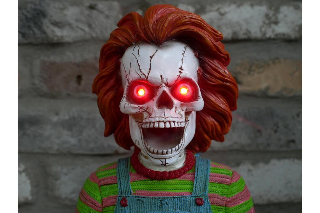 Light-Up Skeleton Bust Ornament – Gothic LED Skull Statue Halloween Décor