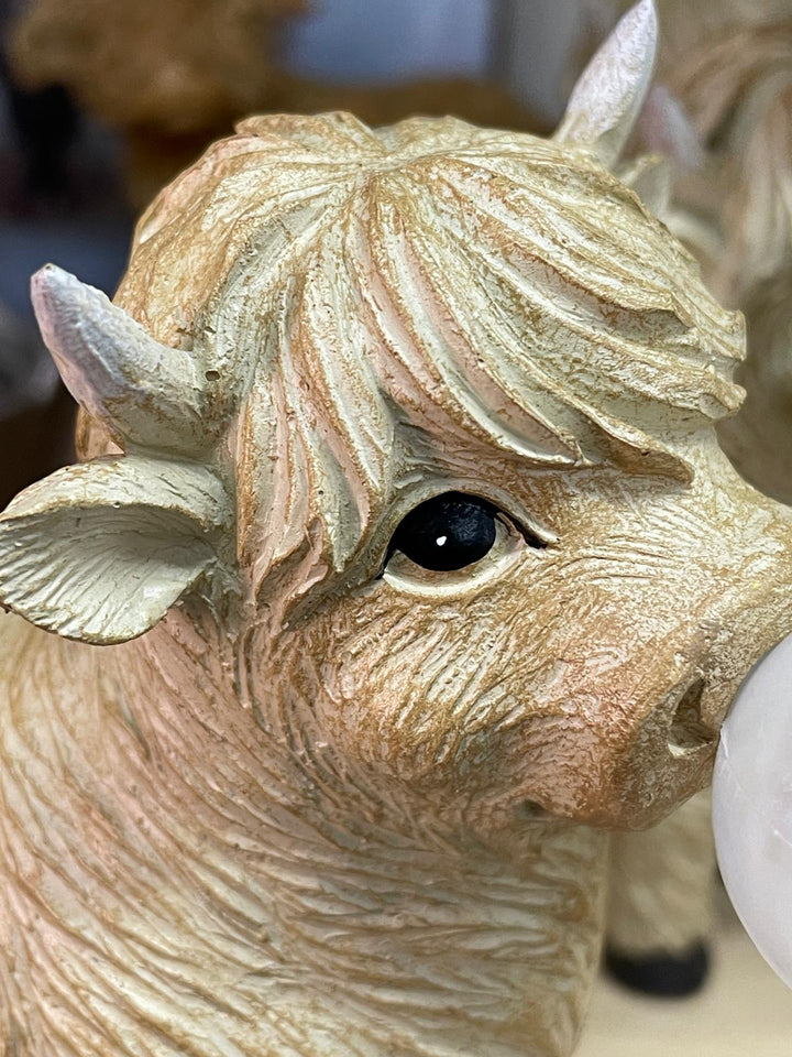Highland Cow white blowing bubble gum standing ornament decorative