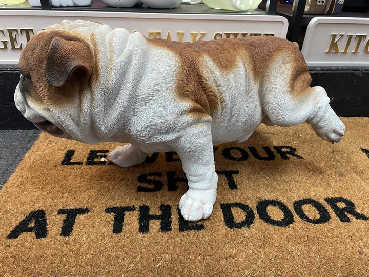 Bulldog Peeing decorative resin ornament free standing