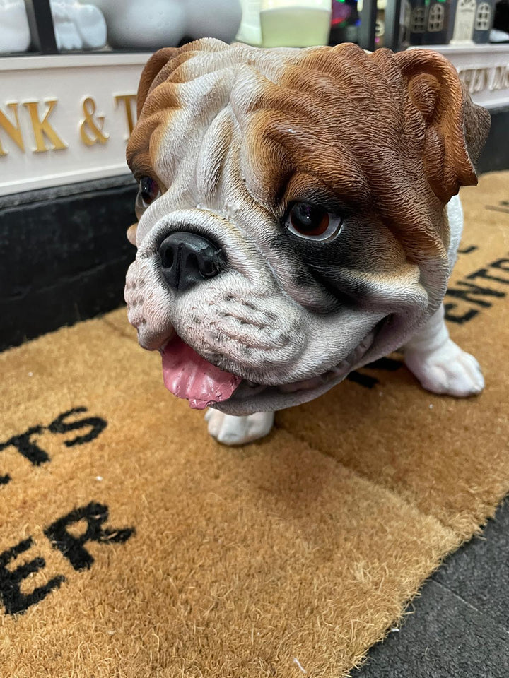 Bulldog Peeing decorative resin ornament free standing