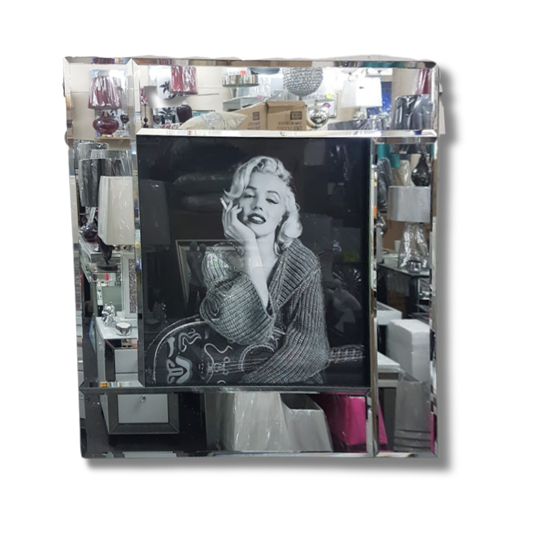 Glamorous Marilyn with Guitar in Liquid Art