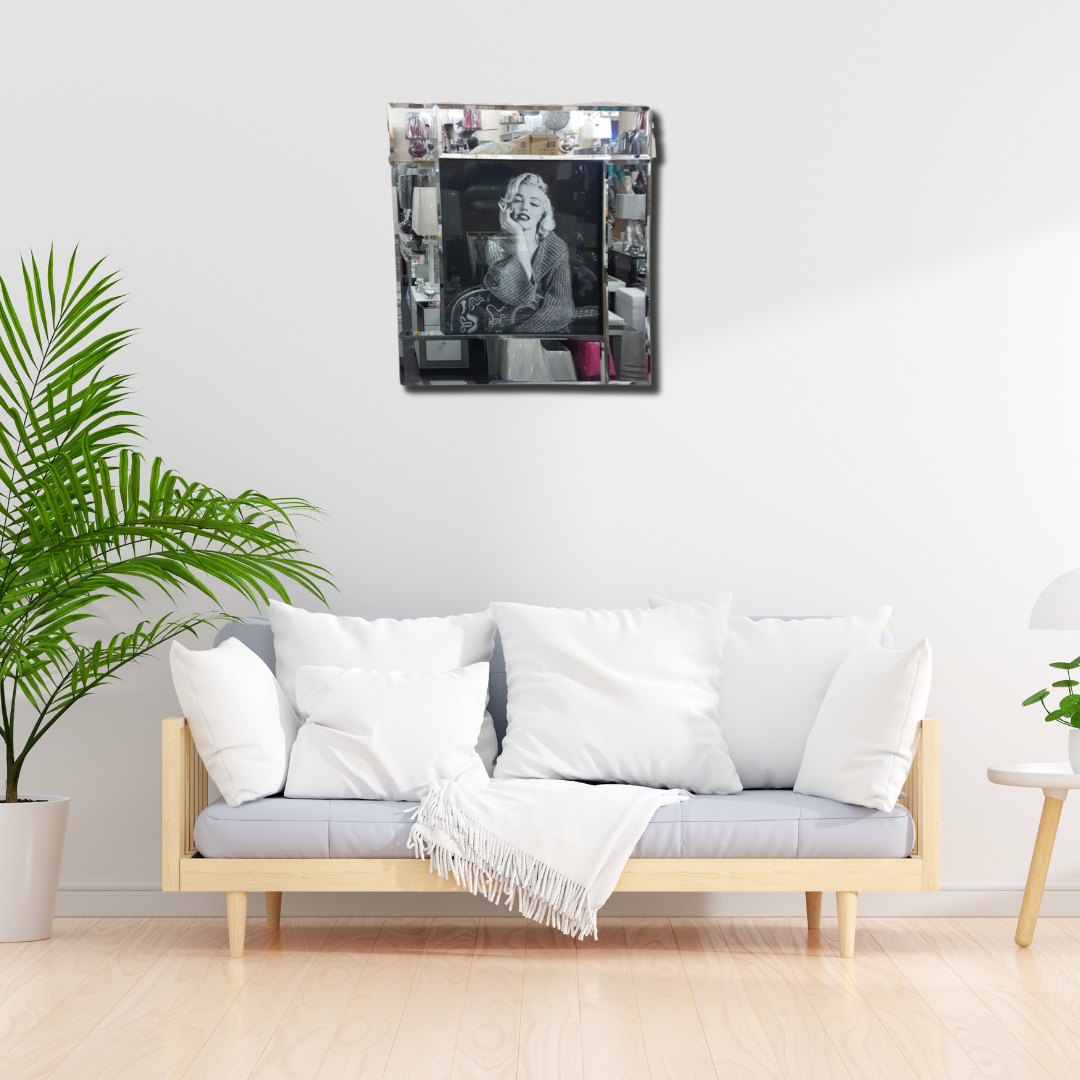 Glamorous Marilyn with Guitar in Liquid Art