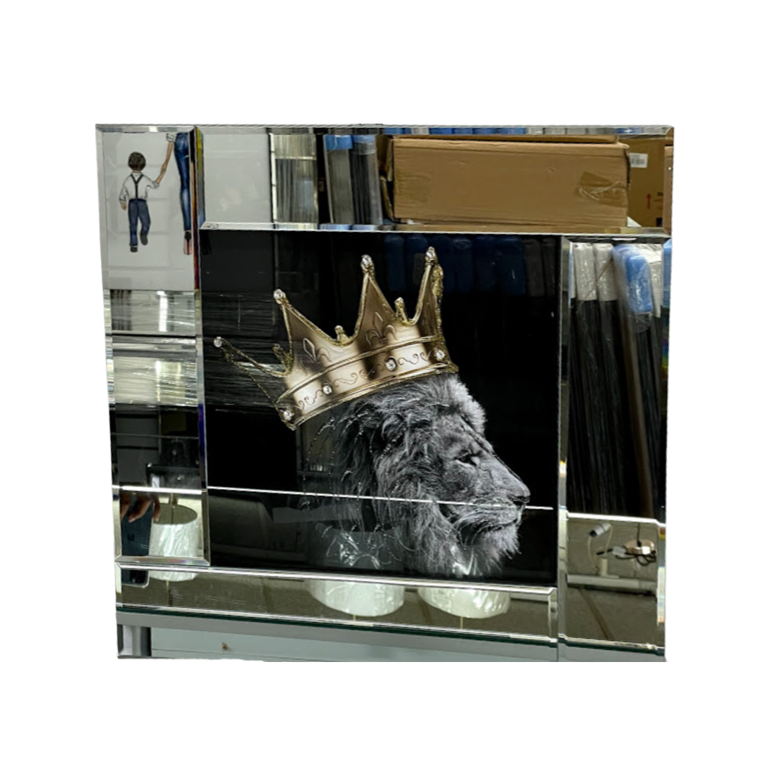 Liquid Art Lion King with Golden Crown