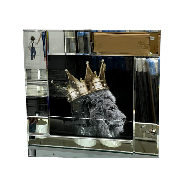 Liquid Art Lion King with Golden Crown