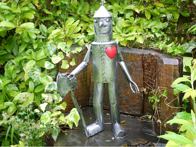 Tin Man Statue Metal Garden Ornament Wizard of Oz Silver & Red Heart