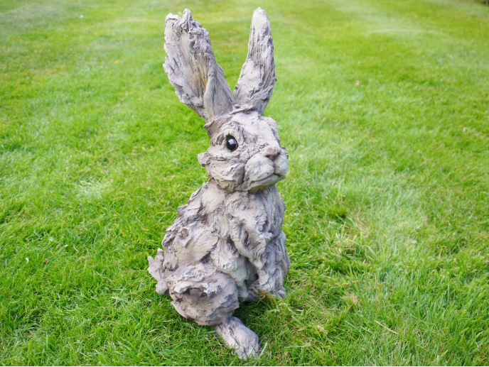 Wood Effect Sitting Rabbit Ornament – Decorative Bunny Figurine for Home or Garden