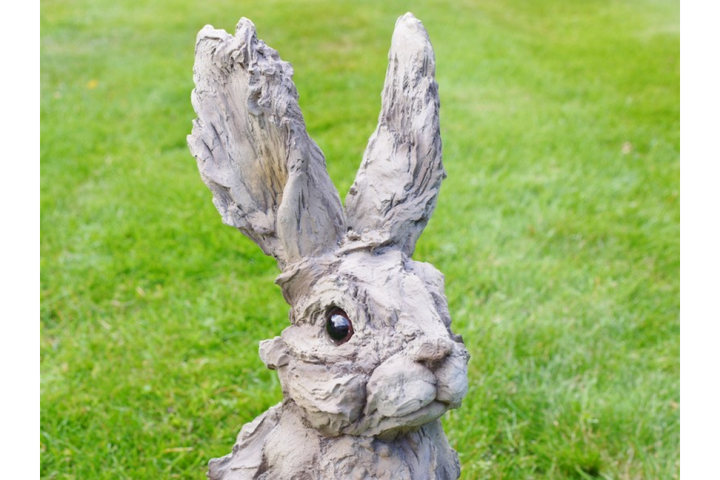 Wood Effect Sitting Rabbit Ornament – Decorative Bunny Figurine for Home or Garden