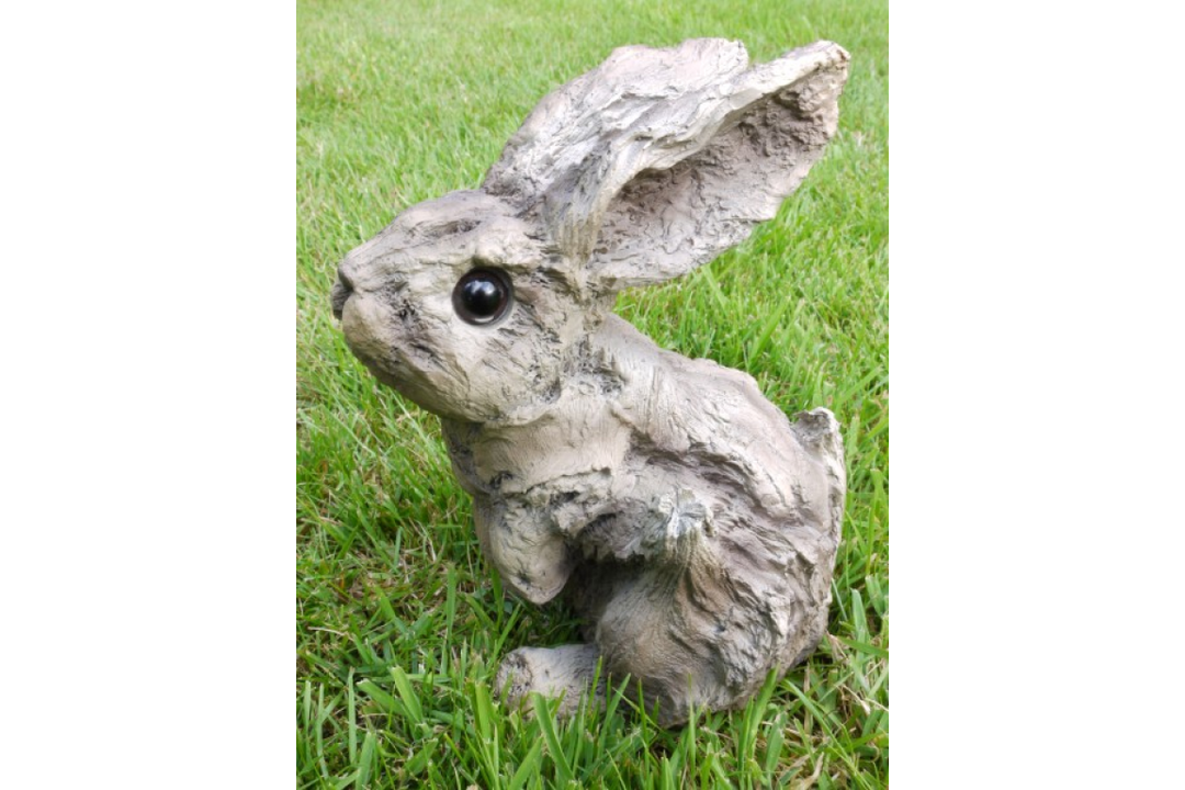 Wood Effect Sitting Rabbit Ornament – Decorative Bunny Figurine for Home or Garden