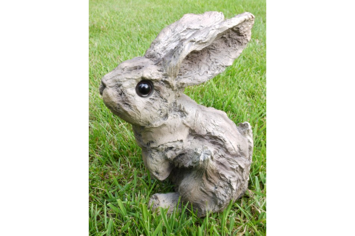 Wood Effect Sitting Rabbit Ornament – Decorative Bunny Figurine for Home or Garden