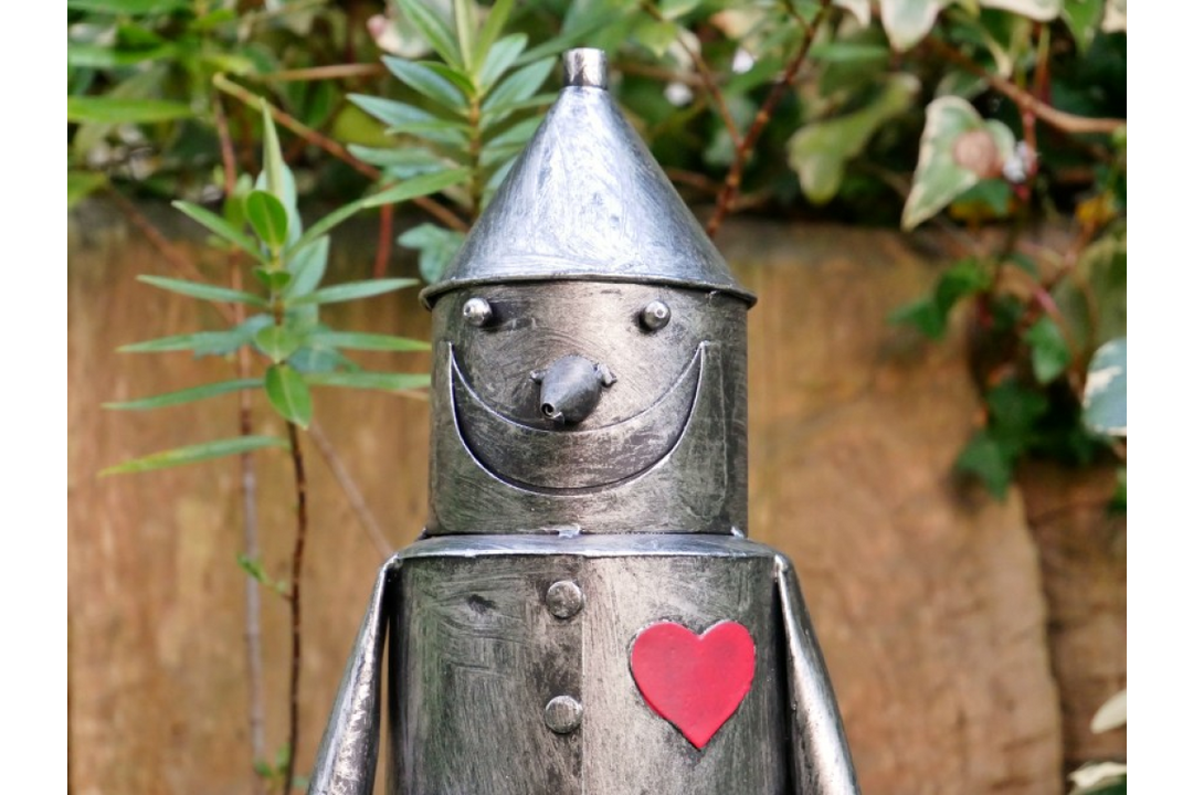 Tin Man Statue Metal Garden Ornament Wizard of Oz Silver & Red Heart