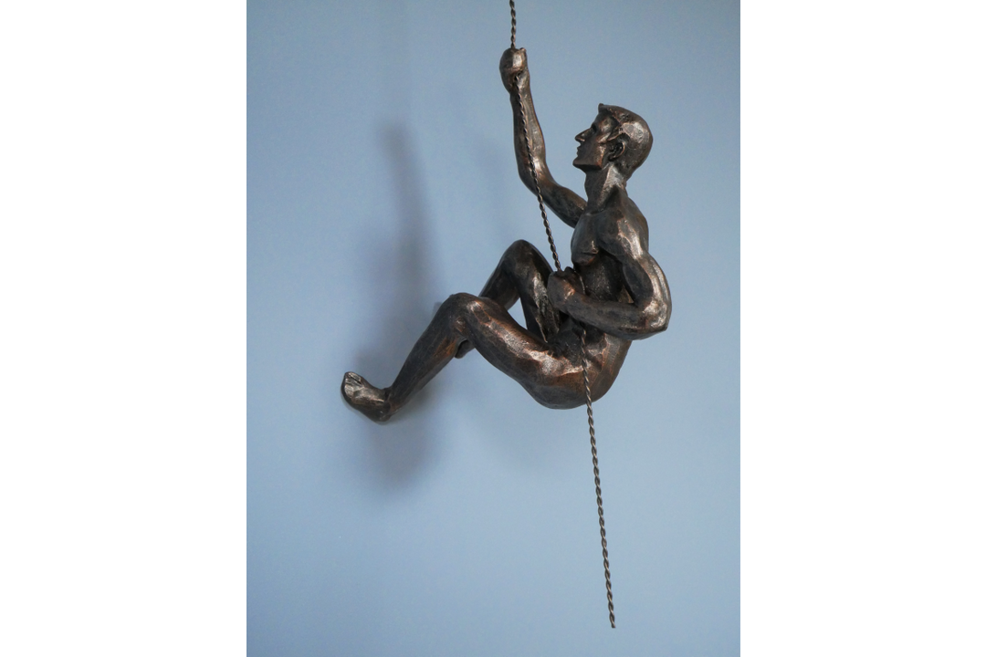 Abseiling Men Figurine – Wall Hanging Climbing Ornament Decor | Outdoor & Indoor Art