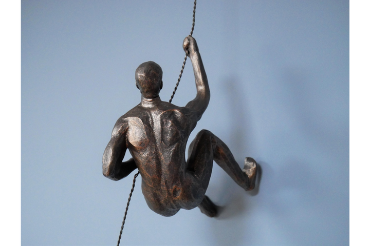 Abseiling Men Figurine – Wall Hanging Climbing Ornament Decor | Outdoor & Indoor Art