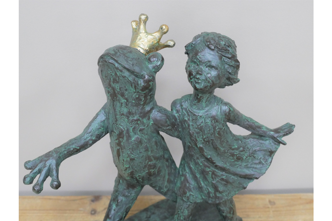 Girl & Frog Garden Statue Ornament Vintage Style Figurine Sculpture made resin