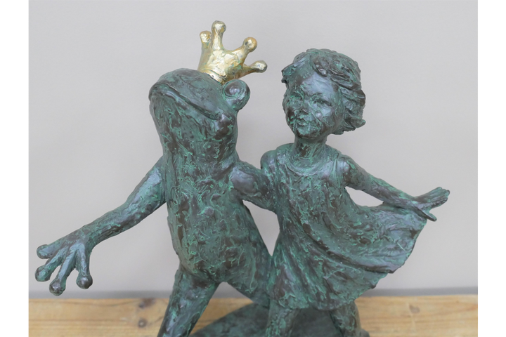 Girl & Frog Garden Statue Ornament Vintage Style Figurine Sculpture made resin