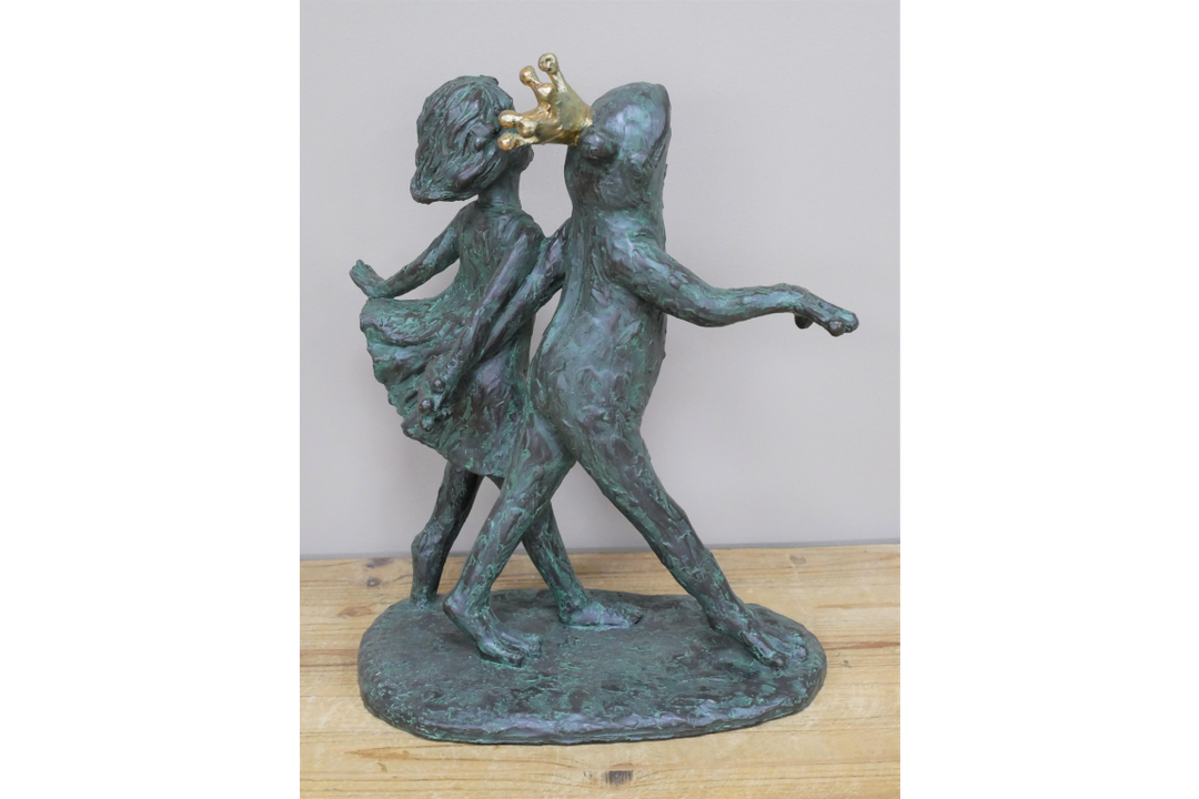 Girl & Frog Garden Statue Ornament Vintage Style Figurine Sculpture made resin