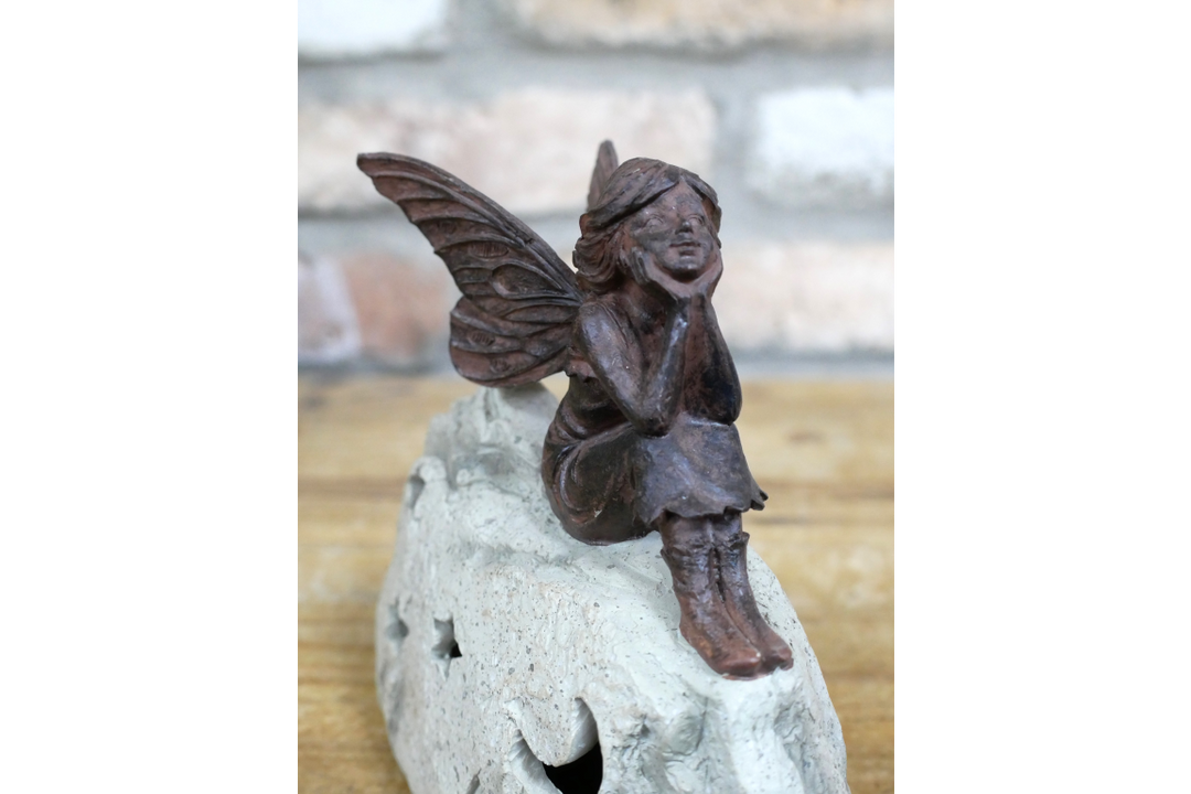 Rustic Fairy on Stone Statue Garden Ornament solar power Figurine Home Decor