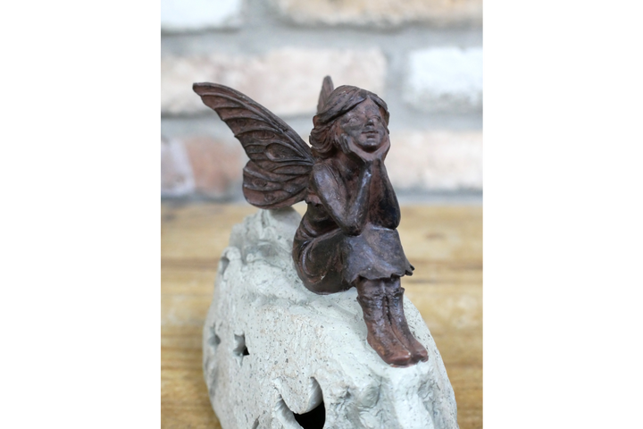 Rustic Fairy on Stone Statue Garden Ornament solar power Figurine Home Decor