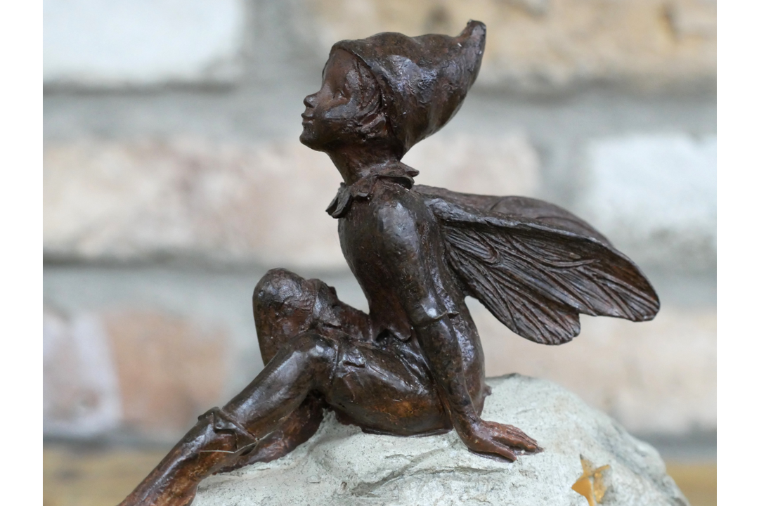Rustic Fairy on Stone Statue Garden Ornament solar power Figurine Home Decor