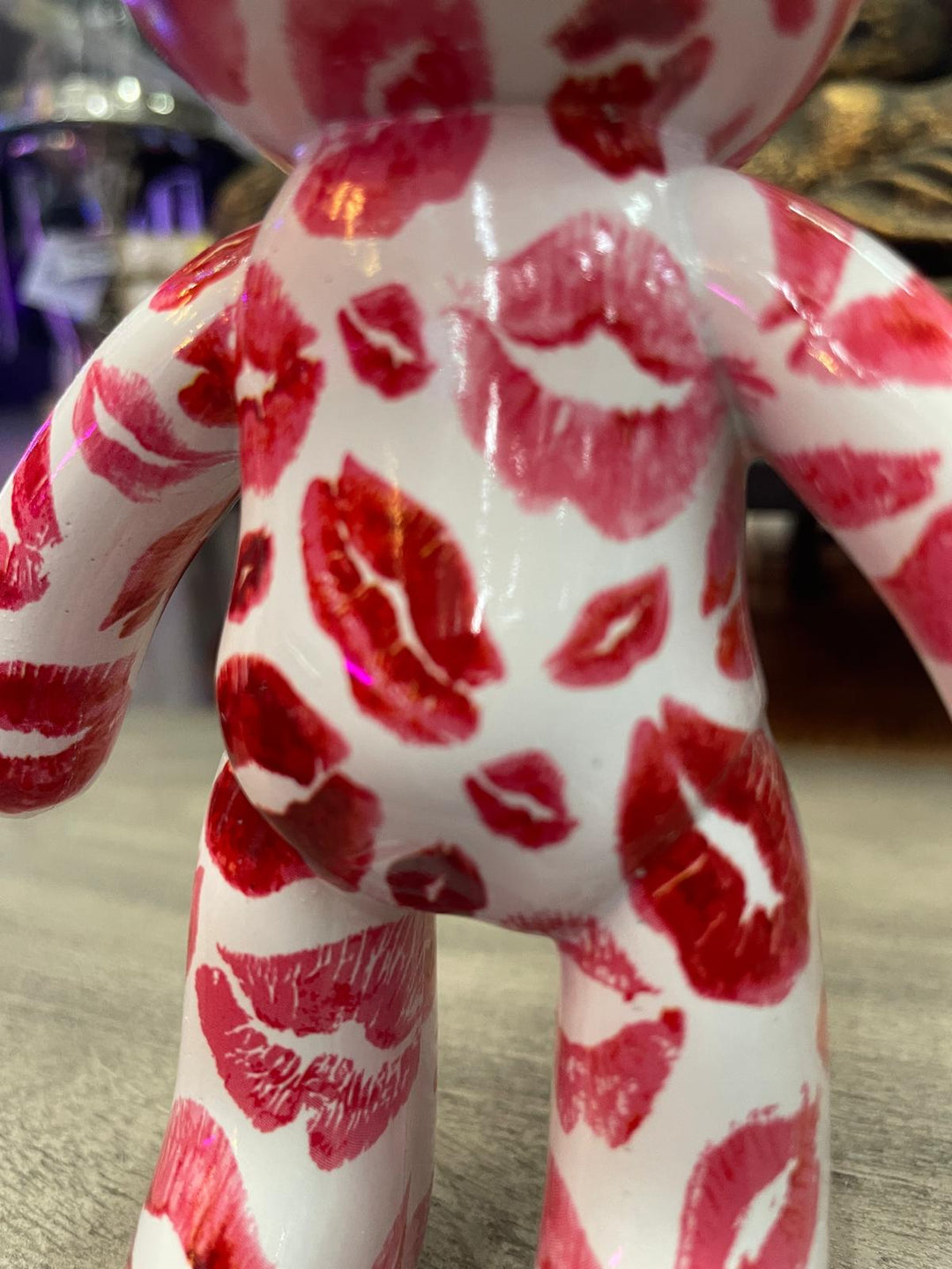 Kiss Bear resin modern free standing decorative ornament