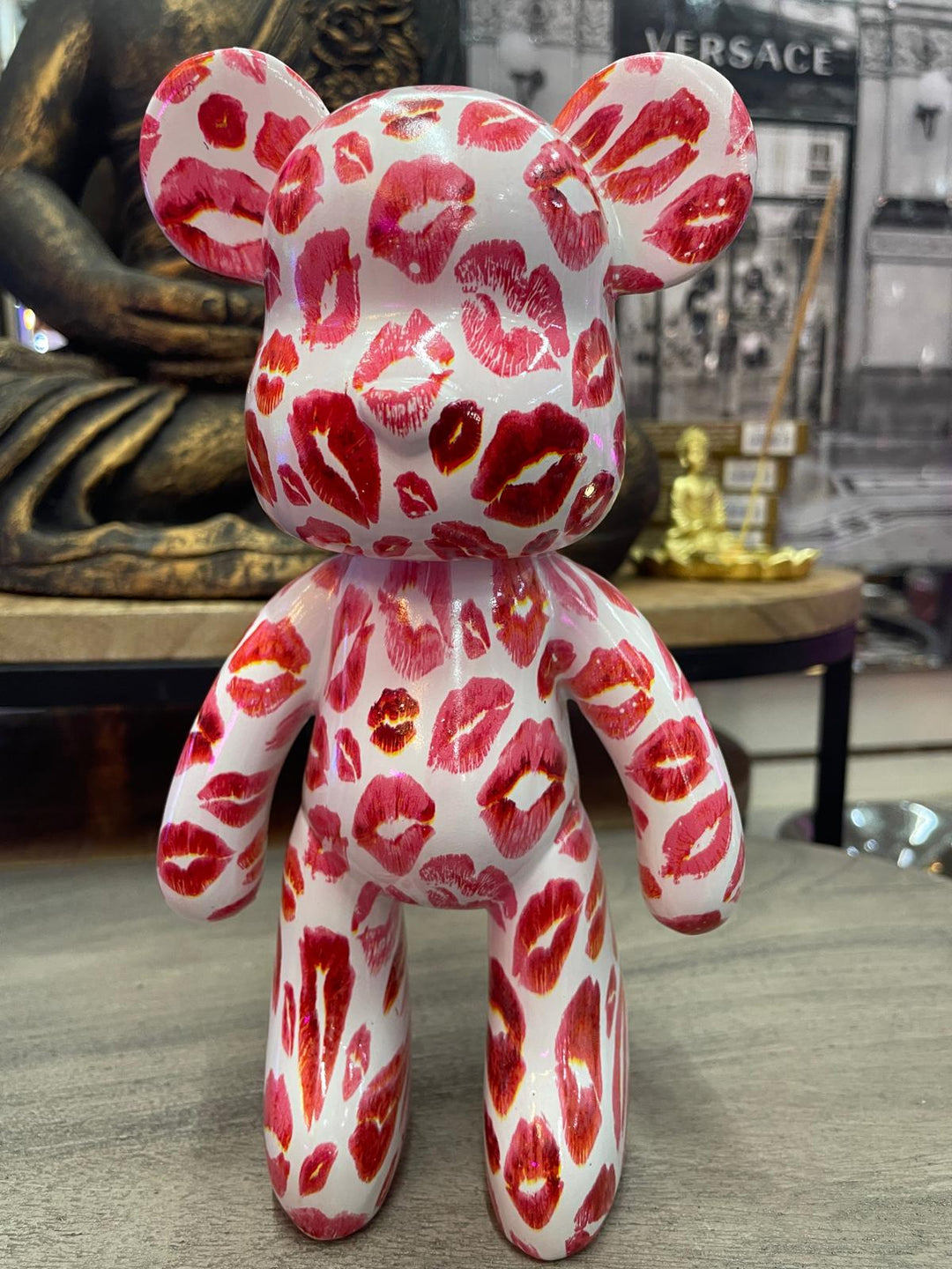 Kiss Bear resin modern free standing decorative ornament