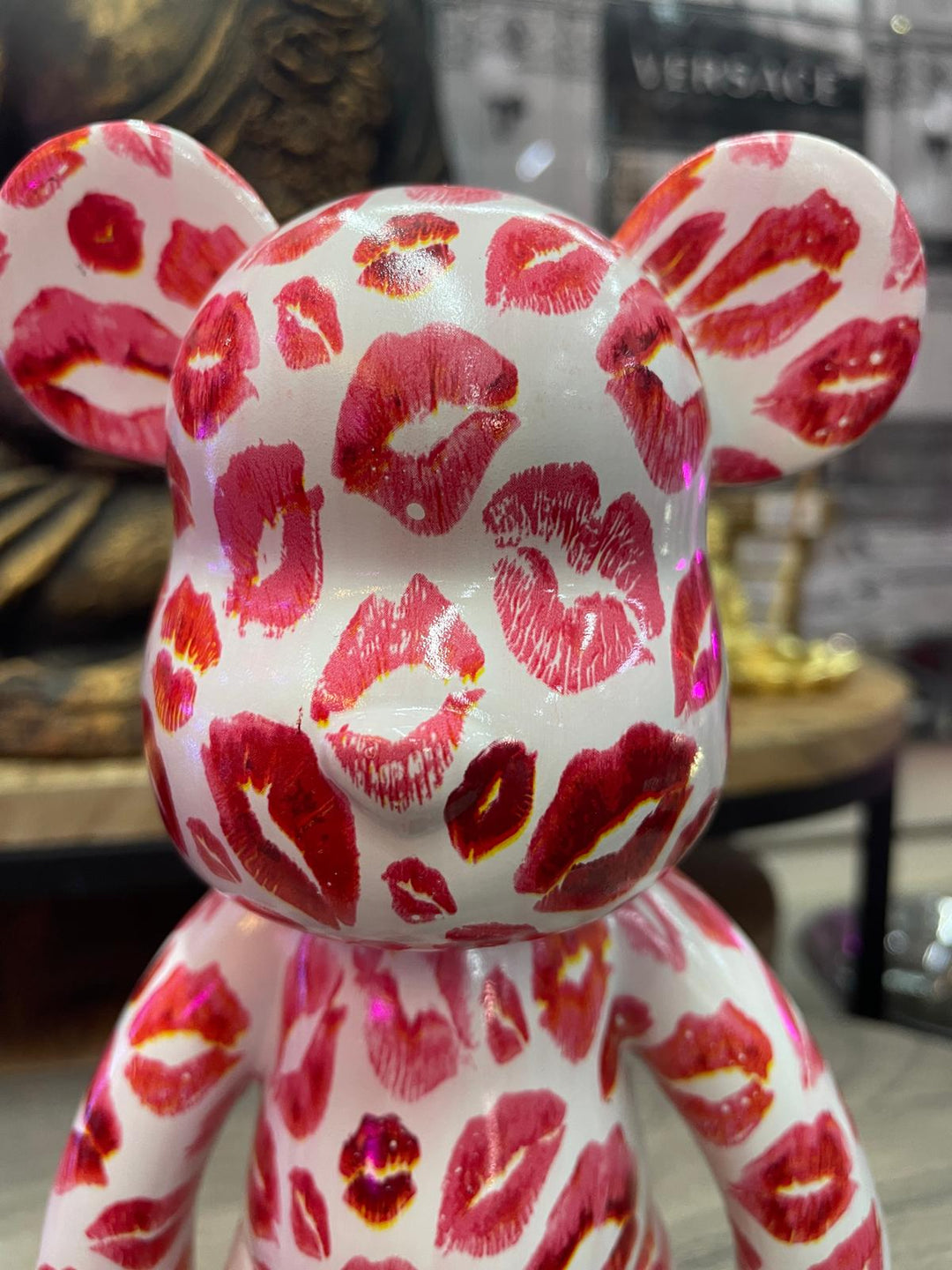 Kiss Bear resin modern free standing decorative ornament